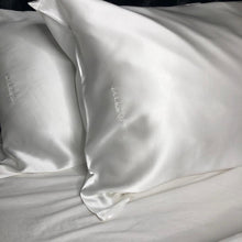 Load image into Gallery viewer, Deliciae Sleep silk pillowcase
